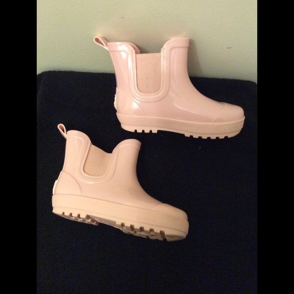 Bear paws pink rain boots